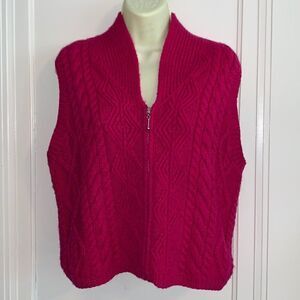Telluride Clothing Co magenta pink sweater vest‎